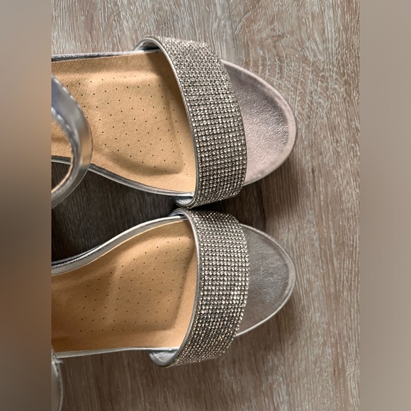 CityClassified Silver Heels size 7 - Picture 3 of 5